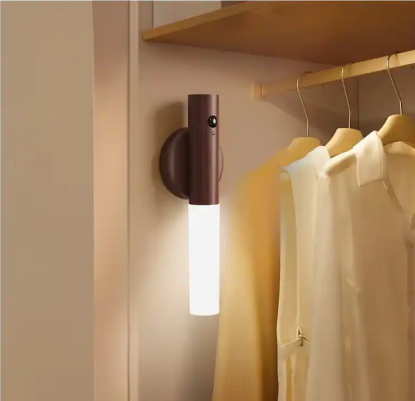 Lámpara Inteligente Aura Wood™ | Sensor de Movimiento y Diseño Nórdico